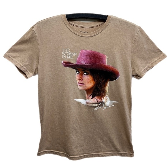 ☀️ SHANIA TWAIN  | THE WOMAN IN ME T-SHIRT | XS  #FML130031 - Picture 1 of 4